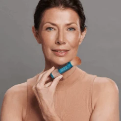 Sunforgettable® Total Protection™ Brush-On Shield Bronze SPF 50 12 Sunforgettable® Total Protection™ Brush-On Shield Bronze SPF 50 -Eclat Naturel Geschaft Alt Image Bronze Model2 2048x2048 153ed5ad a8dc 4d02 af32 3630b1a37988