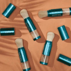 Sunforgettable® Total Protection™ Brush-On Shield SPF 50 24 Sunforgettable® Total Protection™ Brush-On Shield SPF 50 -Eclat Naturel Geschaft Alt Image OGBrush Product Lifestyle